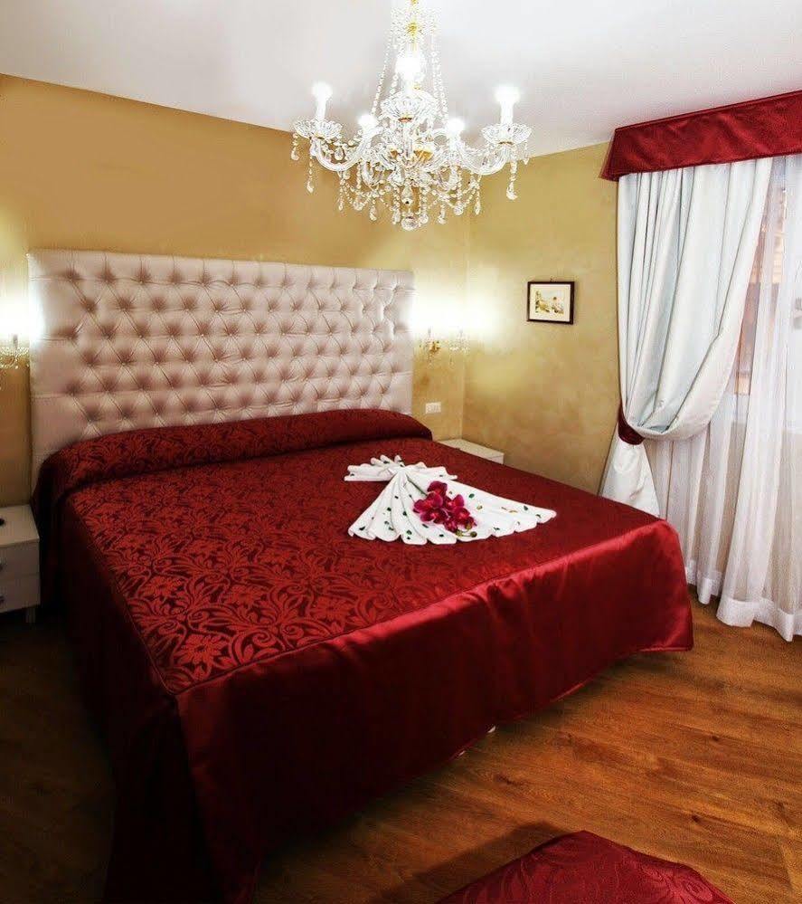 トレヴィ ローマ スイート Bed & Breakfast エクステリア 写真