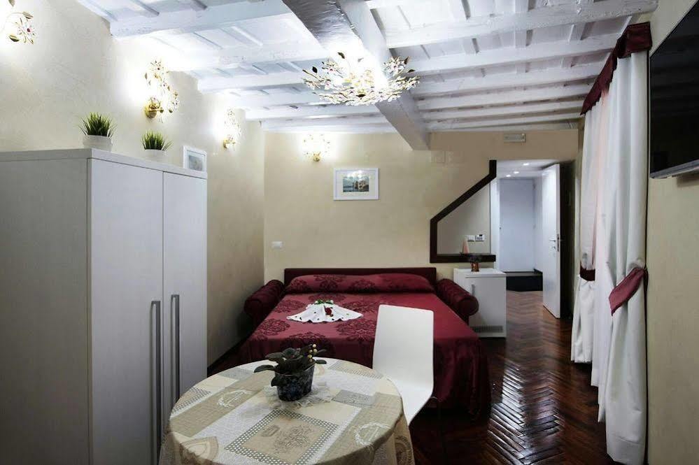 トレヴィ ローマ スイート Bed & Breakfast エクステリア 写真